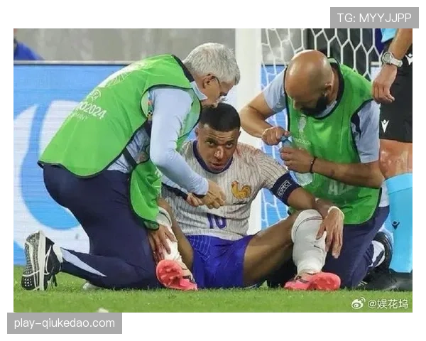 特写镜头:终场前错失单刀,姆巴佩跪地久久不起 特写镜头:终场前错失单刀,姆巴佩跪地久久不起